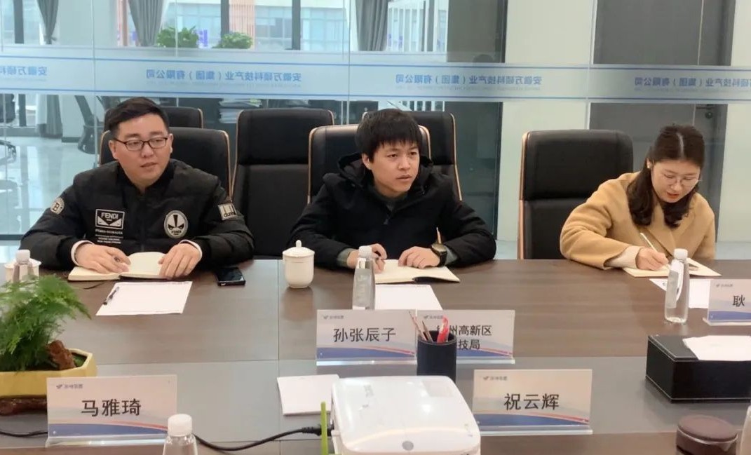 徐州高新區(qū)科技局、中徐礦山安全技術轉移交易公司各位領導蒞臨萬碩集團洽談合作