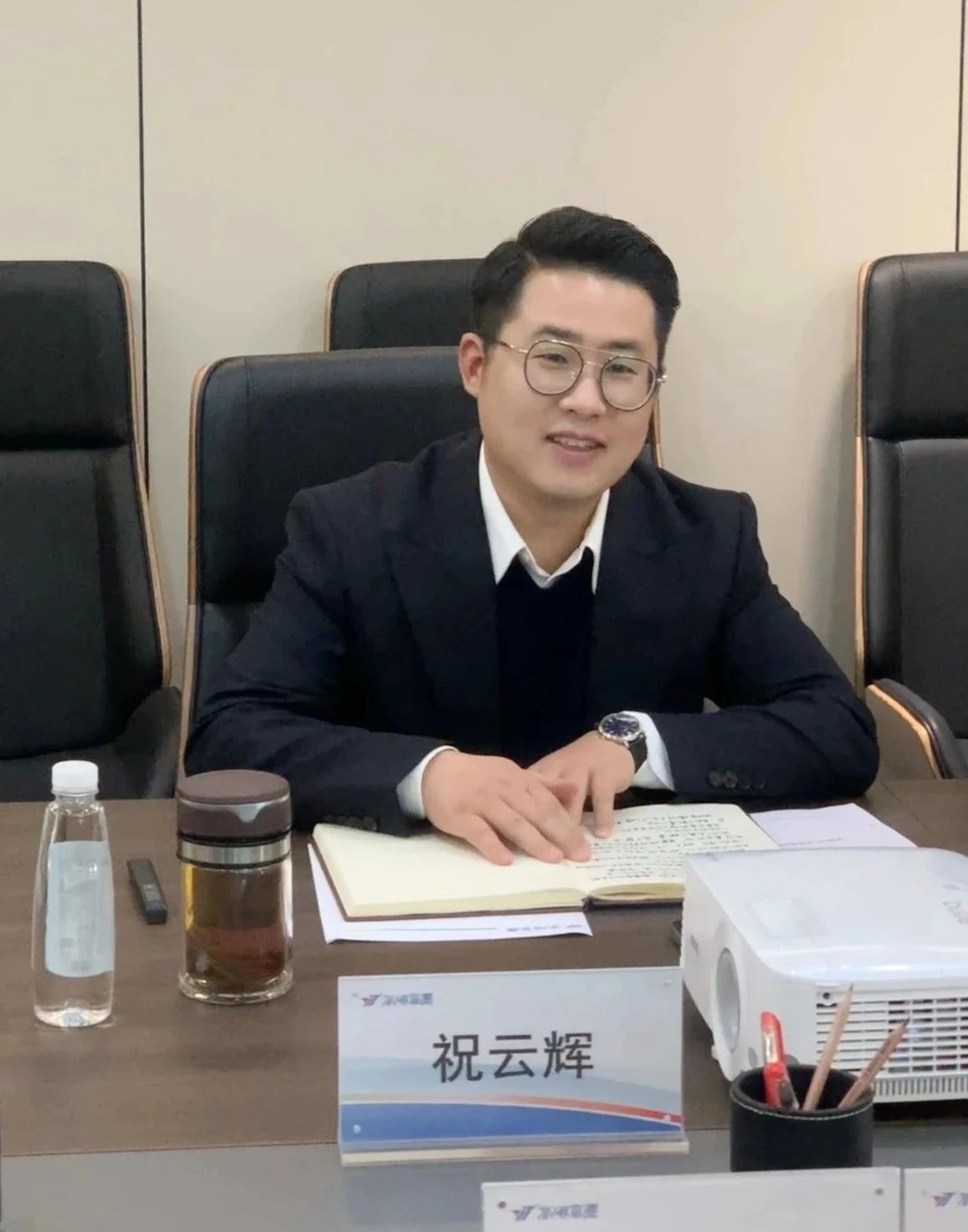 徐州高新區(qū)科技局、中徐礦山安全技術轉移交易公司各位領導蒞臨萬碩集團洽談合作