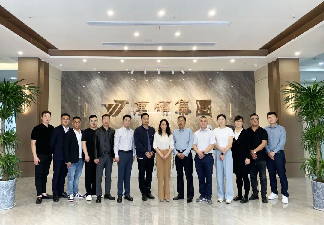埇橋區(qū)工商聯(lián)(總商會)主席輪值暨人才沙龍下午茶“人才逐夢 創(chuàng)新埇城”主題活動在安徽萬碩科技產(chǎn)業(yè)(集團(tuán))有限公司順利召開 埇橋區(qū)工商聯(lián)(總商會)主席輪值暨人才沙龍下午茶“人才逐夢 創(chuàng)新埇城”主題活動在安徽萬碩科技產(chǎn)業(yè)(集團(tuán))有限公司順利召開