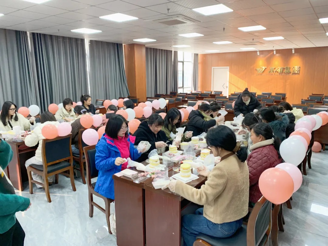 巧手烘焙 情暖三八——萬碩集團舉辦三八婦女節(jié)創(chuàng)意烘焙活動
